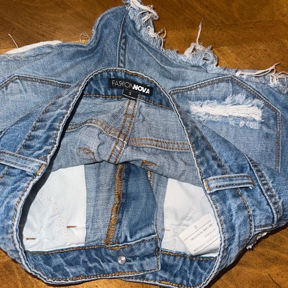 Fashion Nova Light Blue Distressed Jean Shorts - Picture 3 of 3